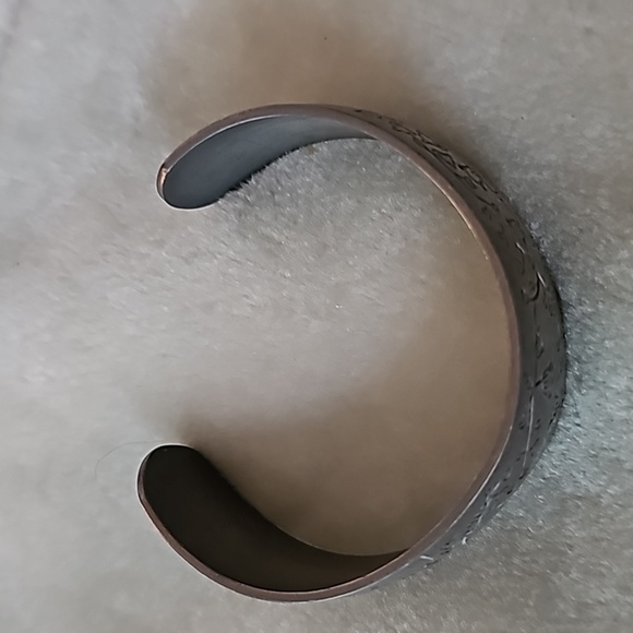 Pewter Cuff Bracelet Ornate Lilly of the Valley Etched LOT663 - Picture 3 of 8